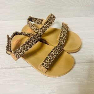 REEF Girls Size 4/5 Leopard Print Sandals Shoes